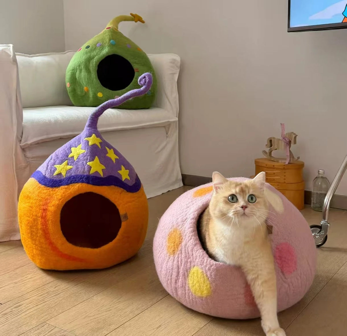 Coni Life Premium Wool Felt Cat Cave Bed - Large Enclosed Cozy Cat House Gift Set