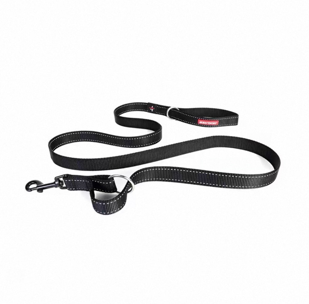 Black EzyDog Vario 4 lead with a metal O-ring and snap hook
