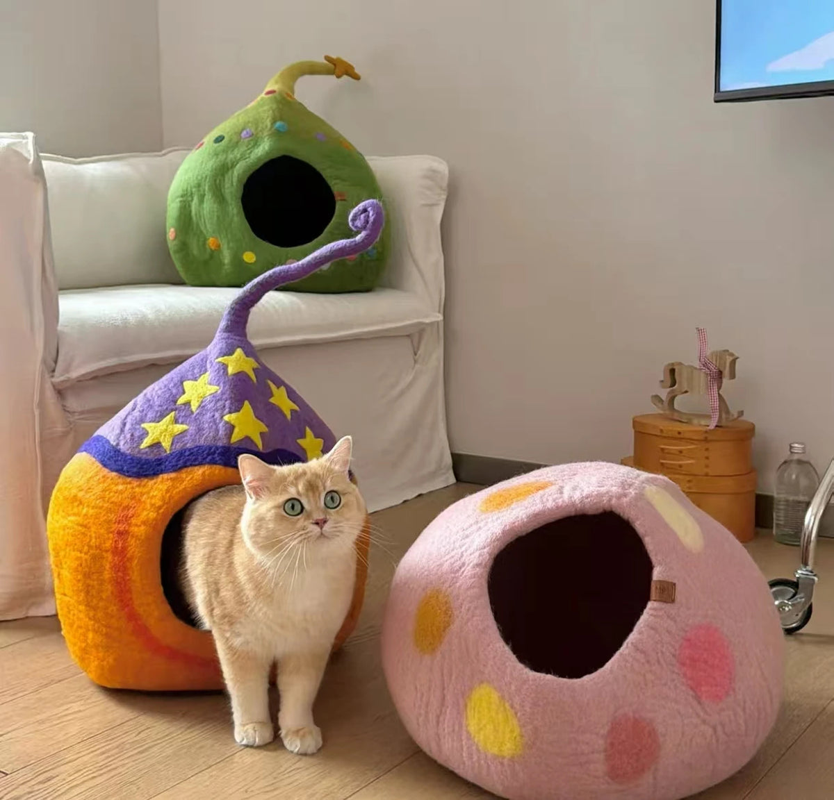 Coni Life Premium Wool Felt Cat Cave Bed - Large Enclosed Cozy Cat House Gift Set