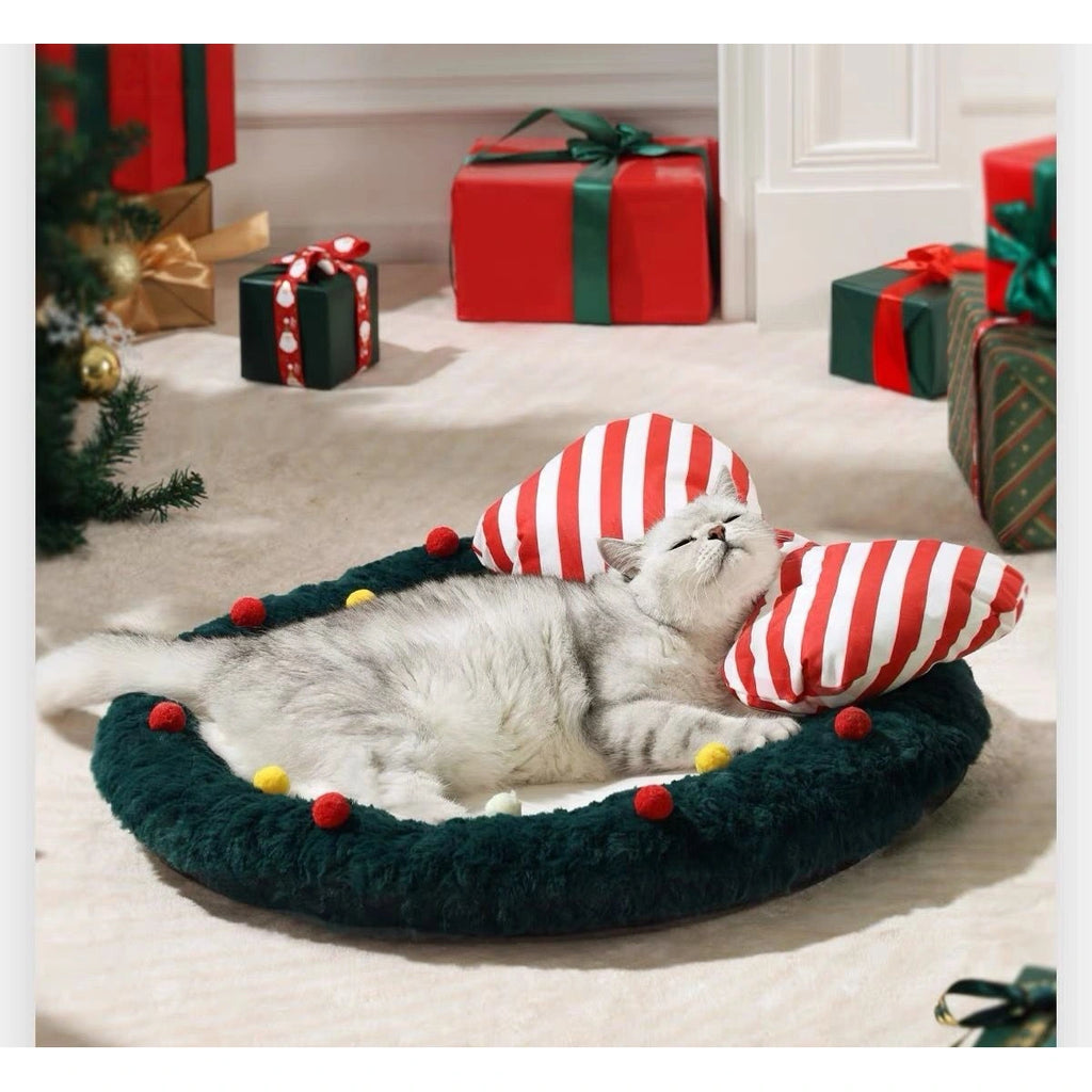 Small dog resting in the green round Christmas pet bed