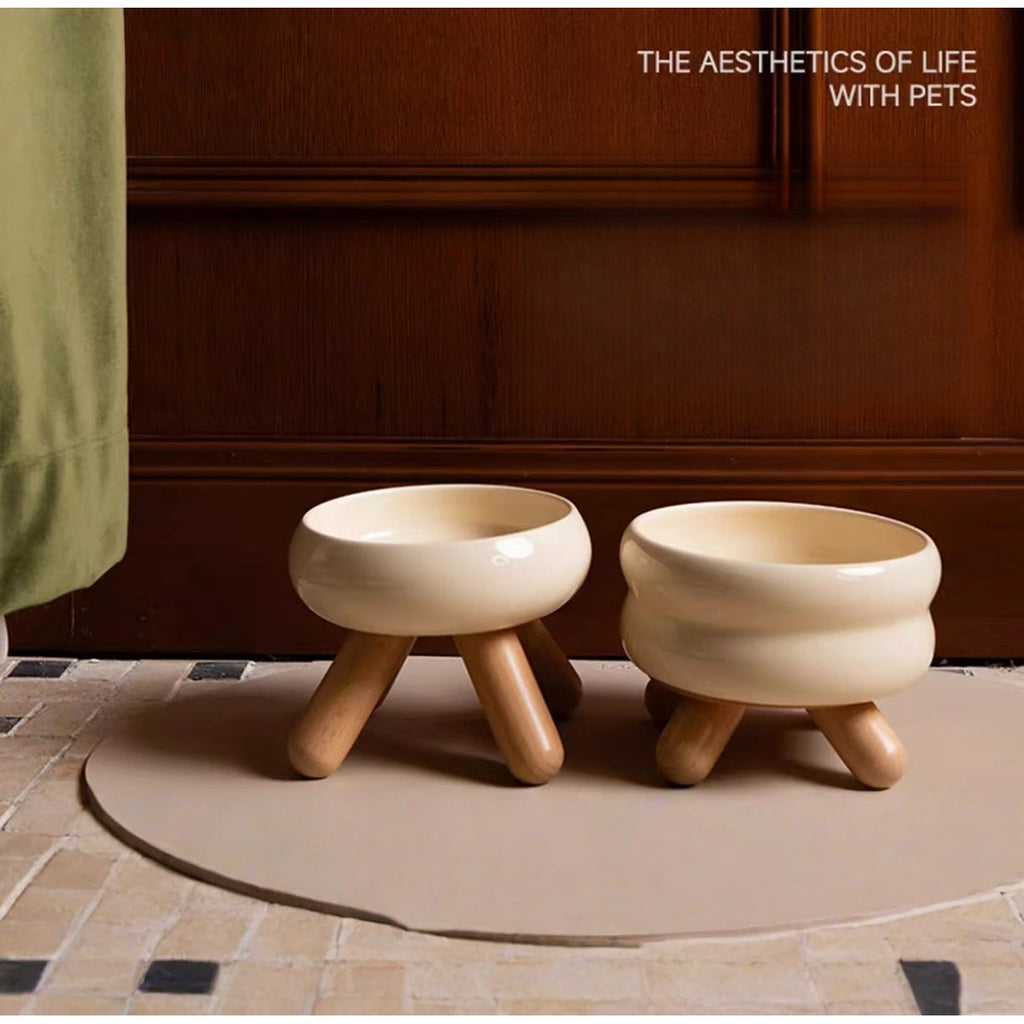Meoof Gulu pet bowl: two raised bowls in home setting
