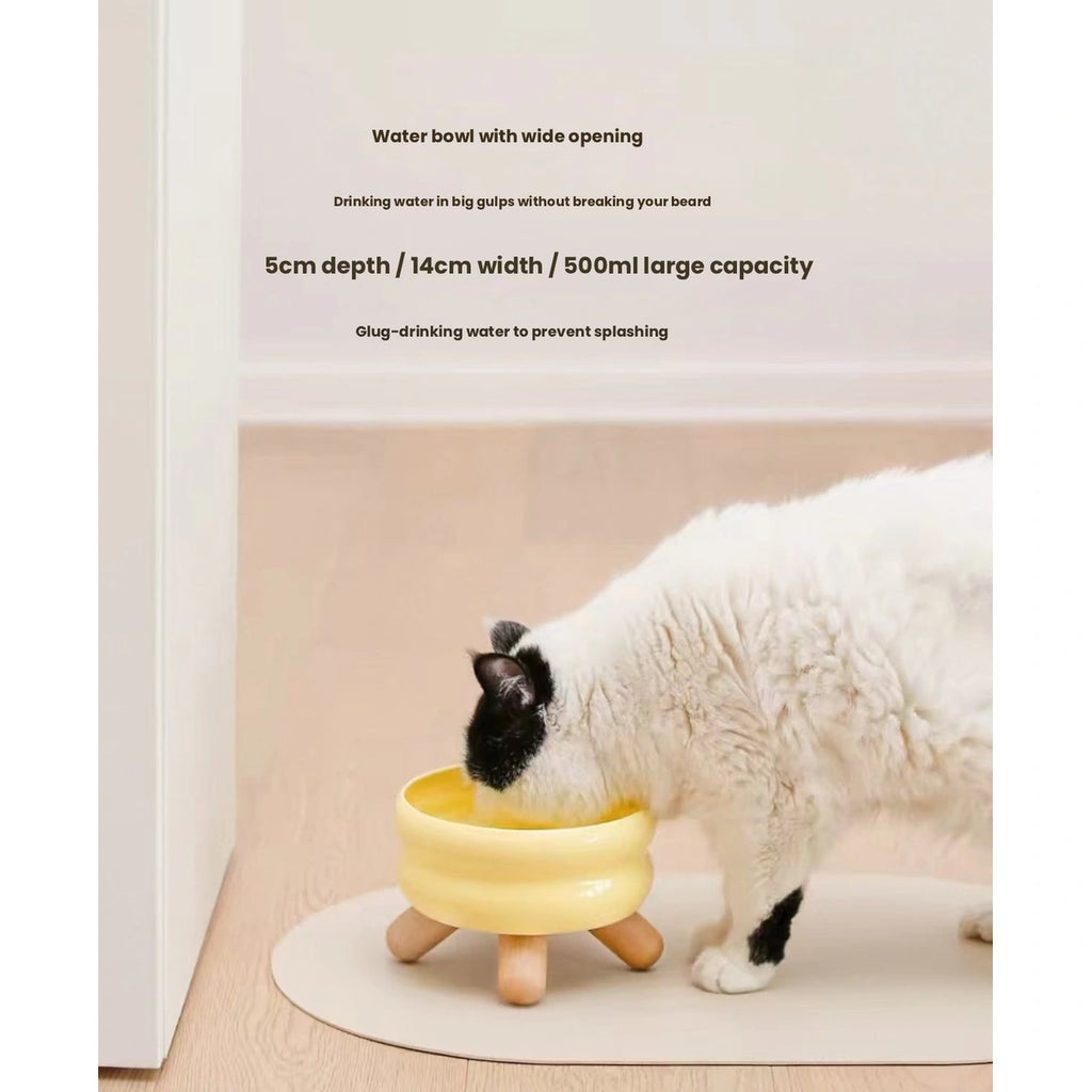 Meoof Gulu pet bowl: cat eating from yellow bowl at floor