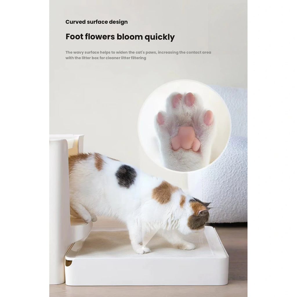 Meoof cat litter ramp: cat stepping on ridged ramp