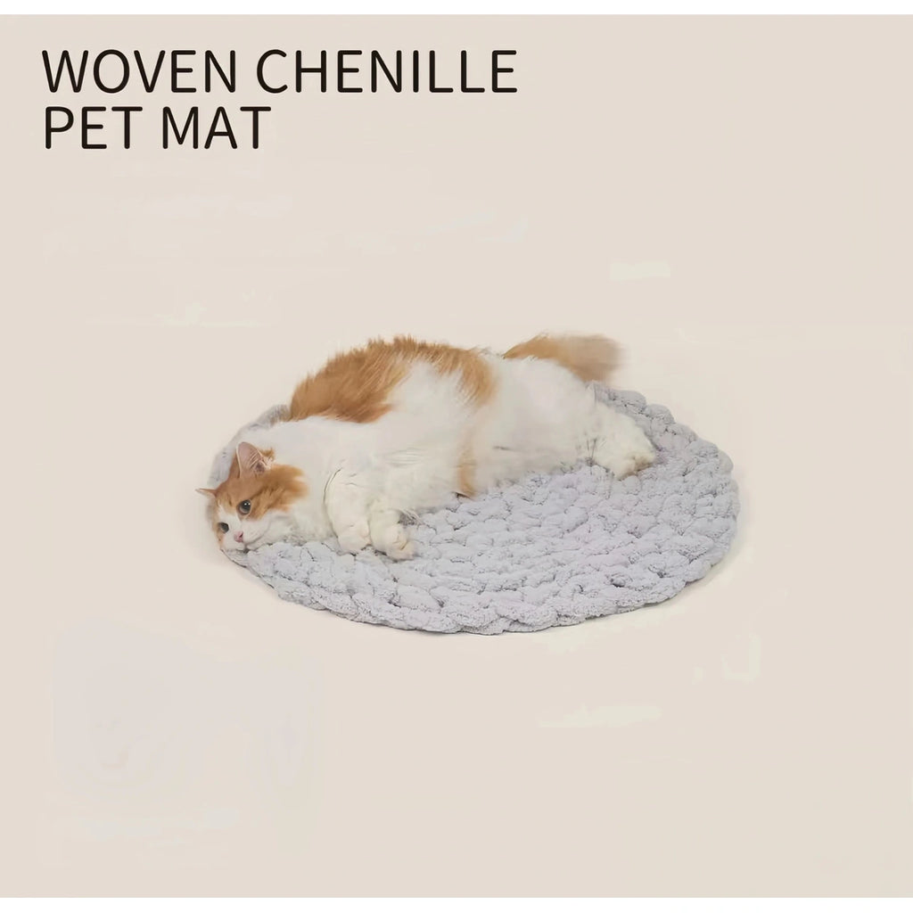 inFluffy round chenille pet mat with textured loops
