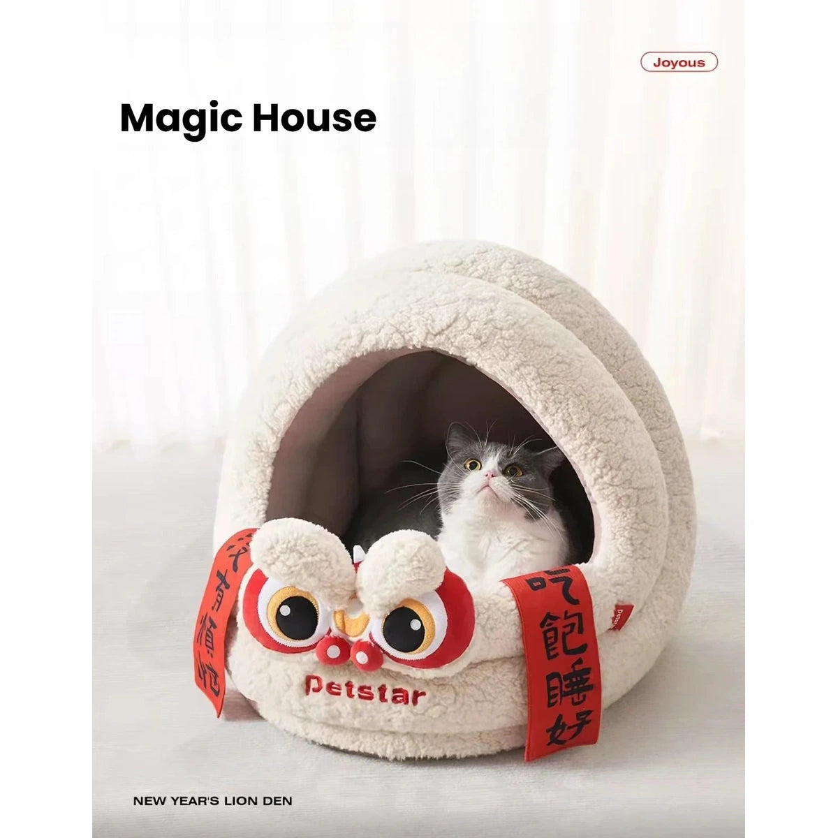 Cat resting inside the owl-door Petstar bed